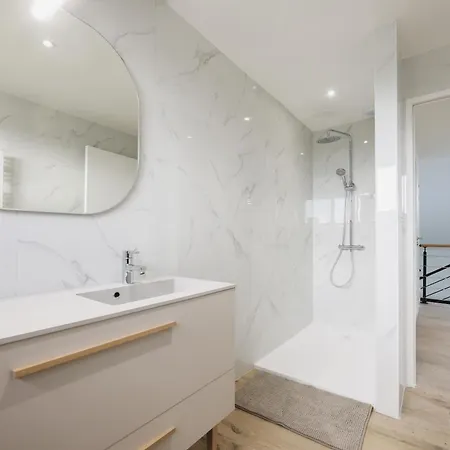 別荘 Le Naturiste Loft With Jacuzzi *