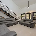 度假居 Le Naturiste Loft With Jacuzzi *