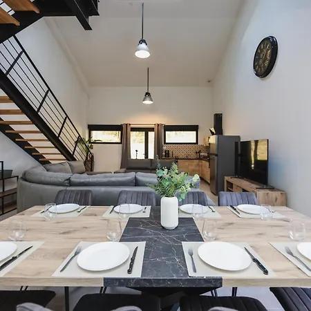 Vakantiehuis Le Naturiste Loft With Jacuzzi