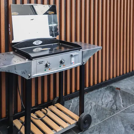 Vakantiehuis Le Naturiste Loft With Jacuzzi