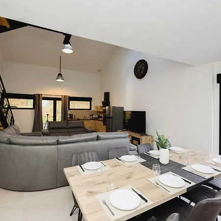 Hébergement de vacances Le Naturiste Loft With Jacuzzi