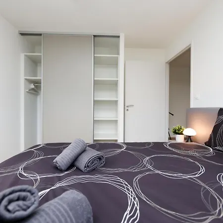 Vakantiehuis Le Naturiste Loft With Jacuzzi