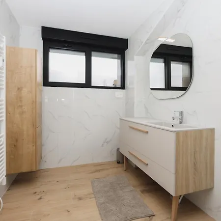 Vakantiehuis Le Naturiste Loft With Jacuzzi *